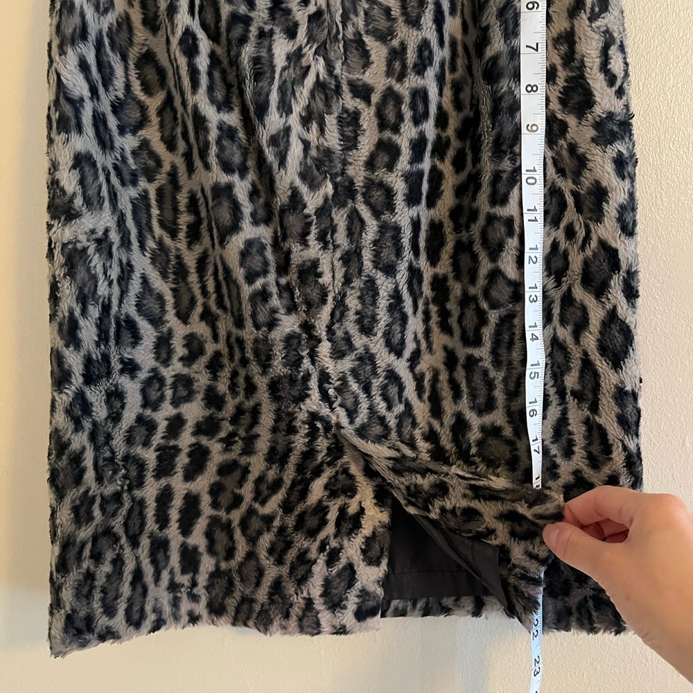 Fendi Neiman Marcus Gray and Black Leopard-Print Faux Fur Pencil Skirt - Picture 4 of 9